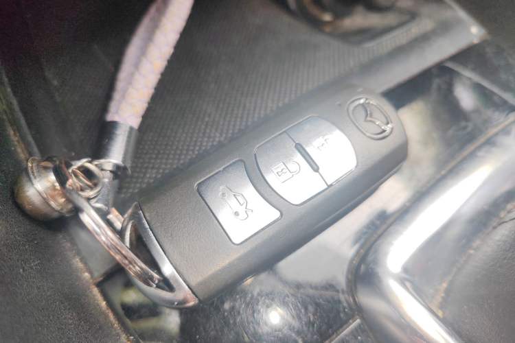 Used Mazda 3 Axela 2014 Sedan 1.5L Automatic Luxury Model