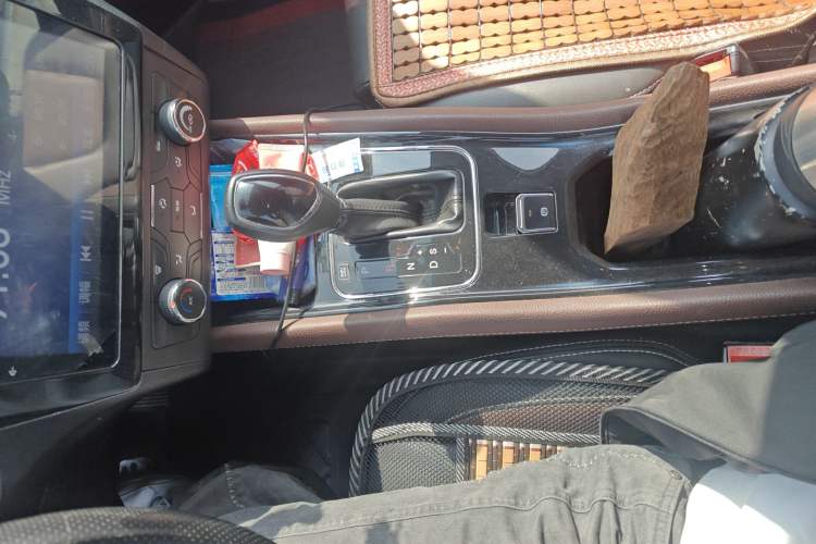 Used Dongfeng Fengon 580 2017 Revised Version 1.5T CVT Luxury Edition Gear Lever