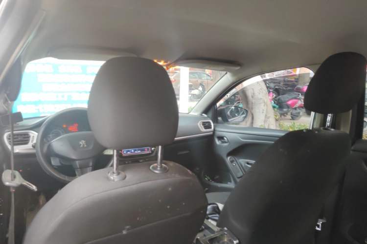 Used Peugeot 301 2014 1.6L Manual Comfort Edition Headliner