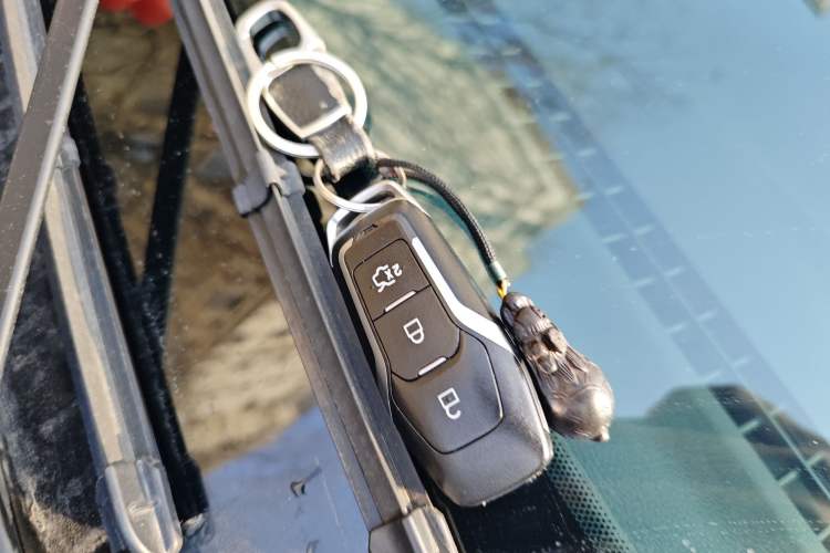 Used Ford Edge 2016 EcoBoost 245 Four-Wheel Drive Titanium Edition 7-Seater
