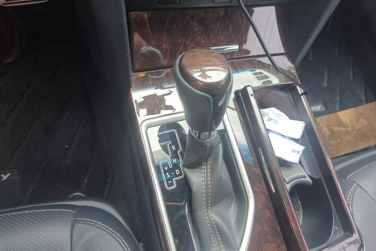 Used Toyota Camry 2016 2.0G 10th Anniversary Leading Edition
