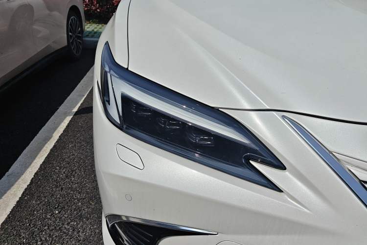 Used Lexus ES 2025 200 Premium Edition Right Front Headlight