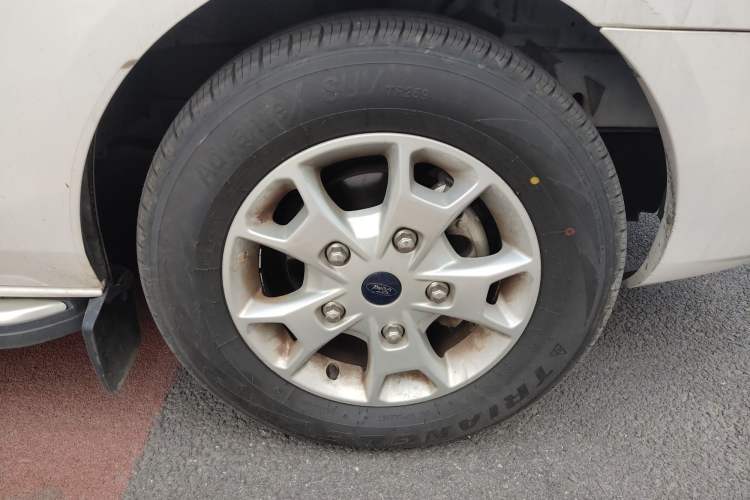 Used Ford Tourneo Custom 2017 2.0T Automatic Elite Edition Right Front Wheel Hub