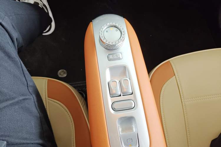 Used CHANGAN NEVO Lumin 2025 301km Honey Dew Edition Gear Lever