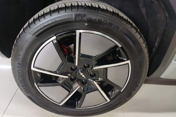 Used Formula Leopard Titanium 3 2025 501KM All-Wheel Drive Intelligent Driving Ultra Version
