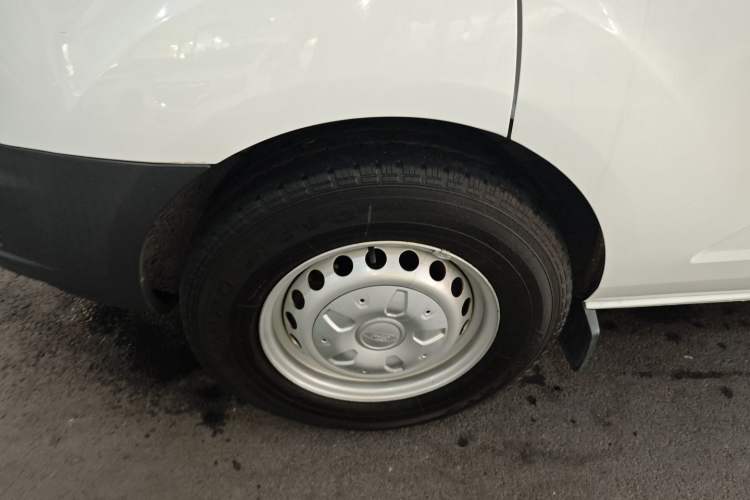 Used Ford Transit 2020 2.0T Diesel Multi-Function Commercial Vehicle Mid-Chassis Low-Roof Design with Dual Rear Doors Meeting China VI Emission Standards