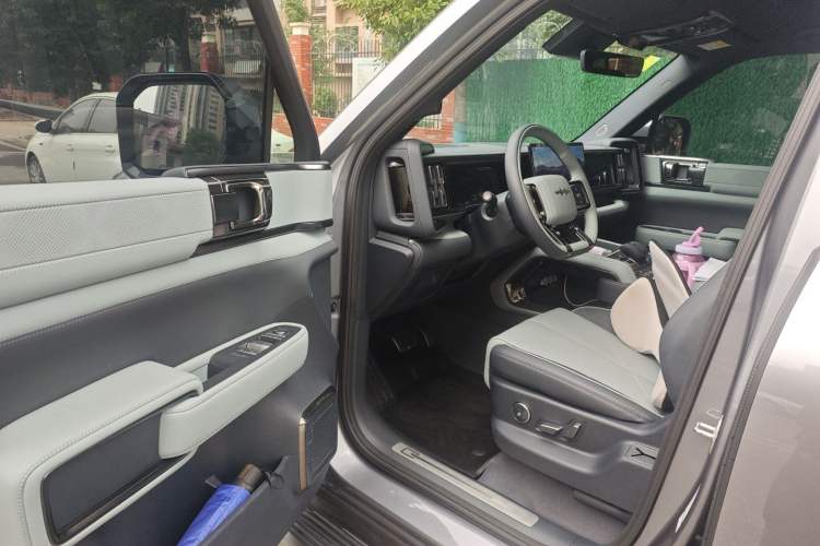 Used Formula Leopard 5 2023 Navigator Edition
