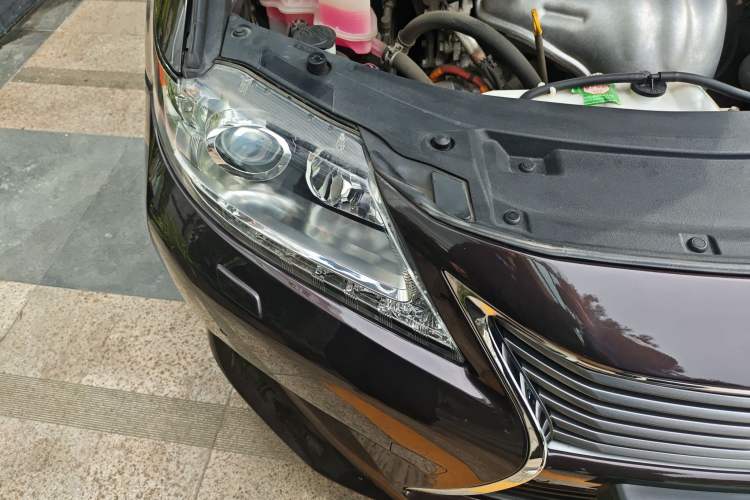 Used Lexus ES 2013 300h Elite Edition
