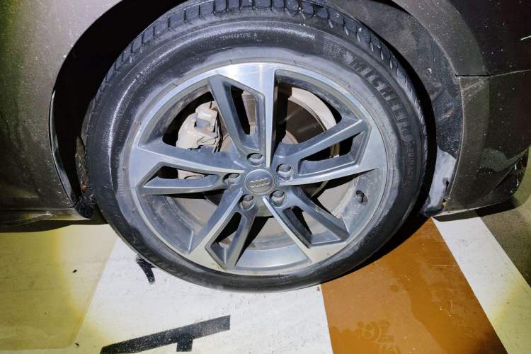 Used Audi A4L 2017 40 TFSI Fashion Model Right Front Wheel Hub