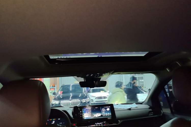 Used Toyota Granvia 2024 2.5L Hybrid Prestige PLUS Four-Wheel Drive Version Headliner