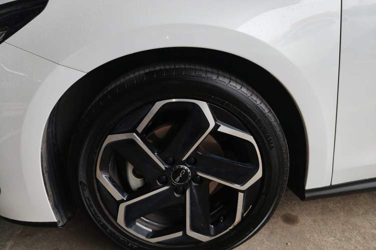 Used BYD Seal 06 New Energy 2024 DM-i 120KM Flagship Model Left Front Wheel Hub