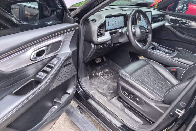 Used GAC Trumpchi GS8 2024 Linghang Series 2.0 TGDI Two-Wheel Drive Luxury Smart Connectivity Version
