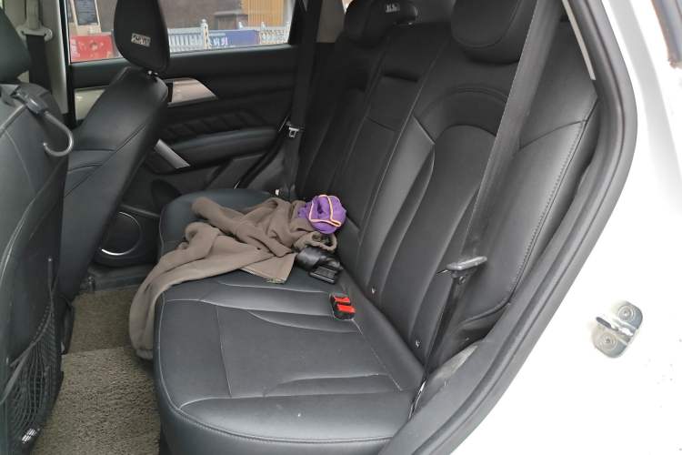 Used Haval H2 2016 Red-Label 1.5T Manual Two-Wheel Drive Luxury Model Left Rear Seat