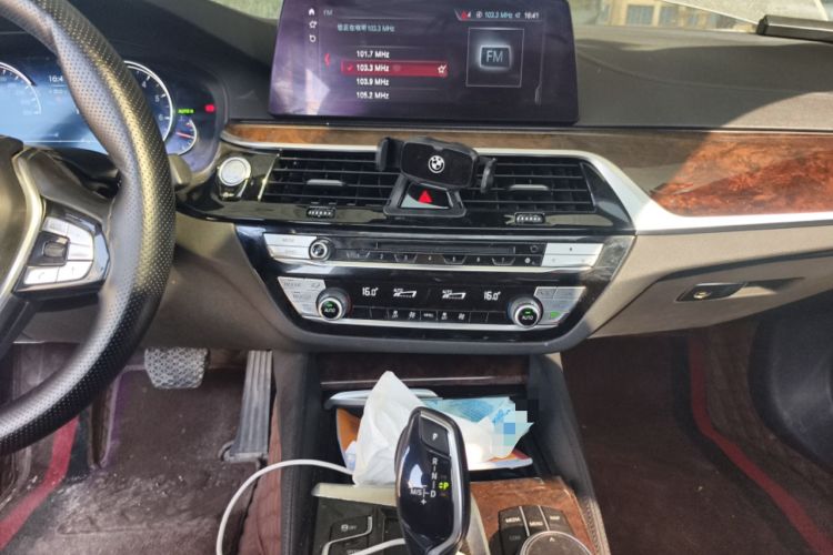 Used BMW 5 Series 2018 525Li Luxury Package Audio And AC Panel