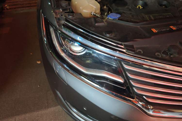 Used Lincoln MKX 2017 2.0T Two-Wheel Drive Deluxe Edition Right Front Headlight