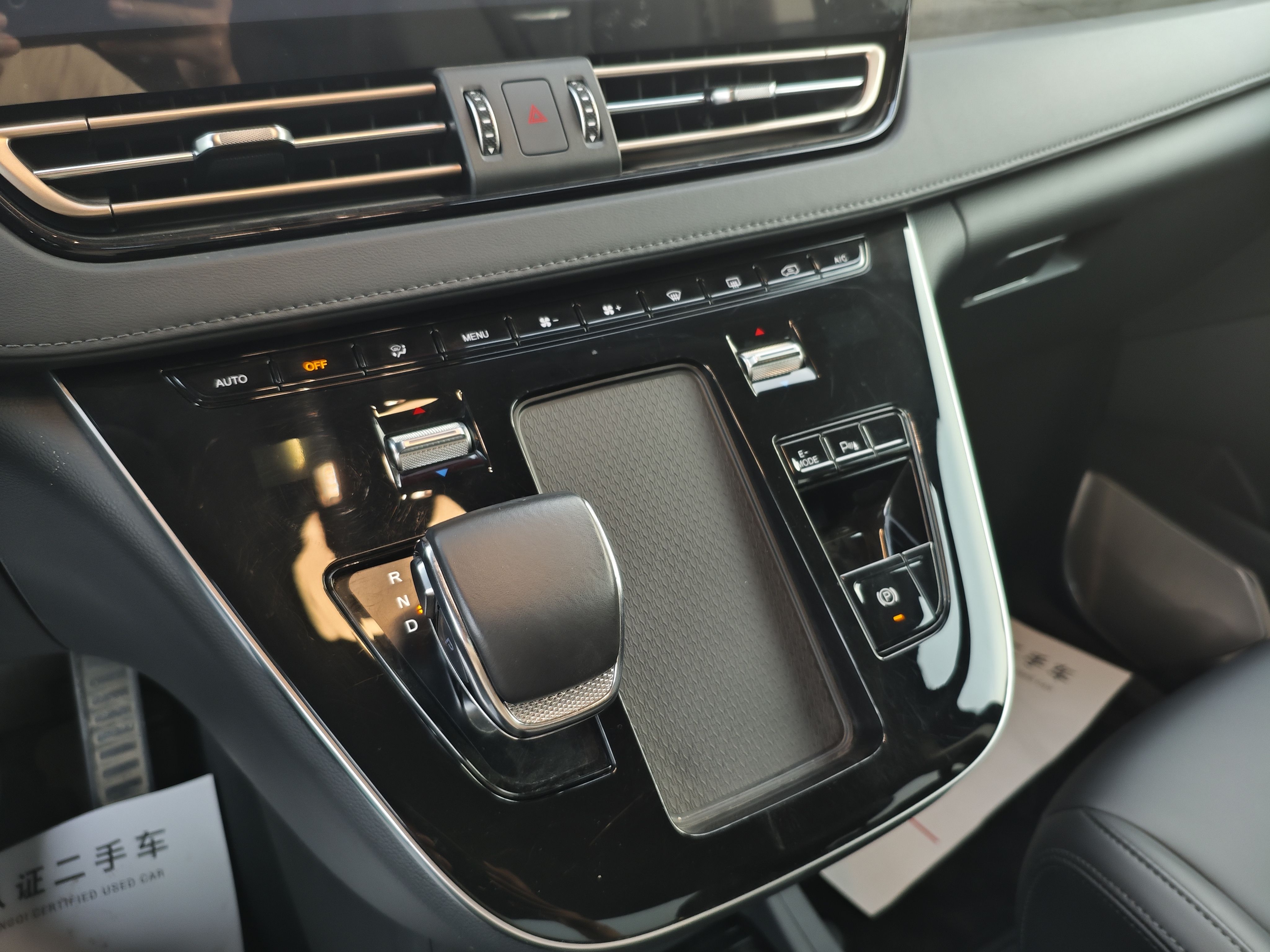 Hongqi HQ9 PHEV 2024 2.0T Four-Wheel Drive Business Edition — снимка 16