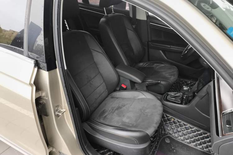 Used Volkswagen Bora 2016 230TSI DSG Luxury Version Right Front Seat