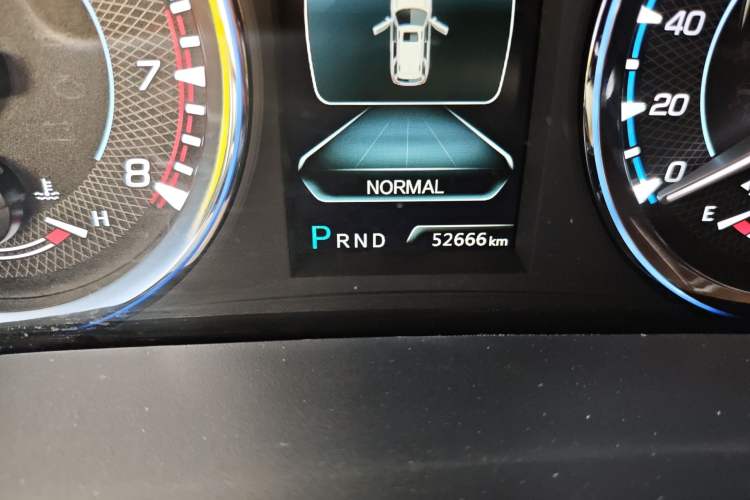 Used CHANGAN CS95 2017 2.0T Four-Wheel Drive ZhiZun Edition Odometer Close Up