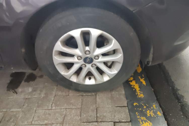 Used Ford Focus 2011 Sedan 1.8L Automatic Fashion Edition
