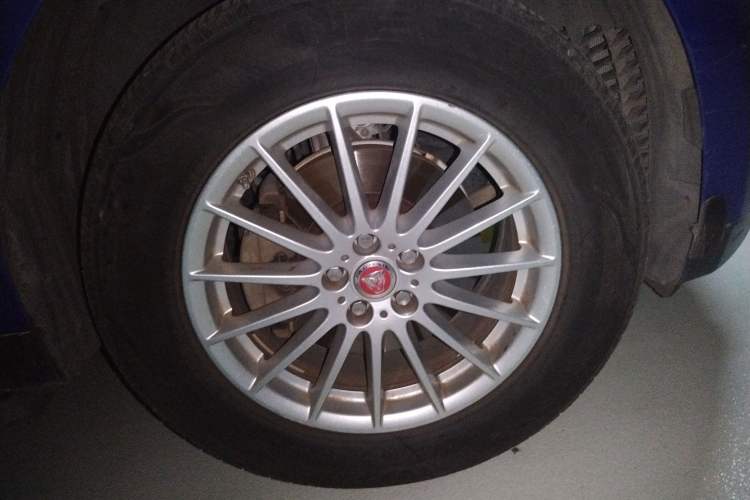 Used Jaguar F-PACE 2018 2.0T Four-Wheel Drive Urban Luxury Edition Right Front Wheel Hub