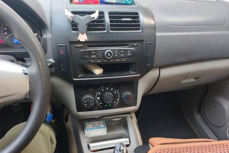 Used BAIC Weiwang M20 2014 1.5L practical type BJ415A Audio And AC Panel