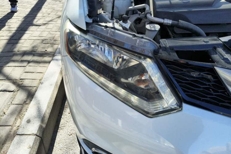 Used Nissan X-Trail 2014 2.0L CVT Comfort Edition 2WD Right Front Headlight