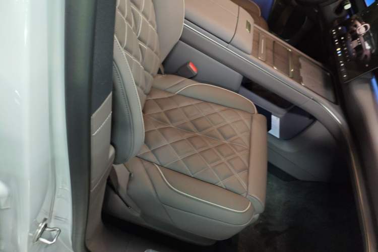 Used Nio ES8 2026 Model 6-seat Executive Luxury Edition Right Front Seat