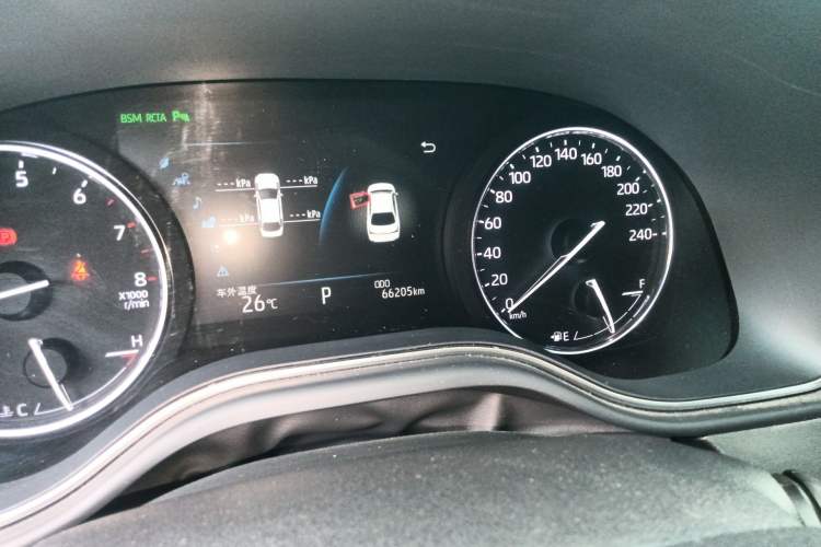 Used Toyota Avalon 2019 2.0L XLE Premium Edition China VI Odometer Close Up