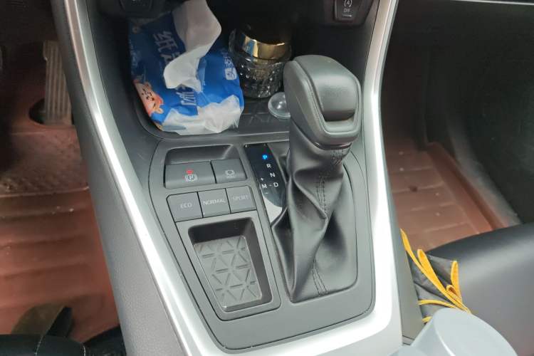 Used Toyota RAV4 2022 2.0L CVT Two-Wheel Drive Fashion Plus Edition Gear Lever