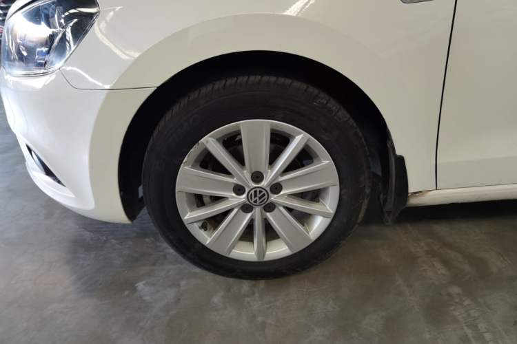 Used Volkswagen Jetta 2015 1.4L Manual Comfort Model Left Front Wheel Hub