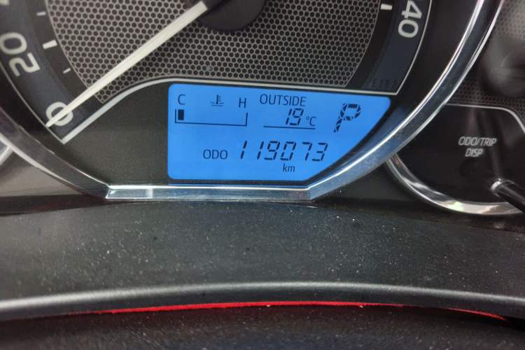 Used Toyota Corolla 2017 1.6L CVT GL Odometer Close Up