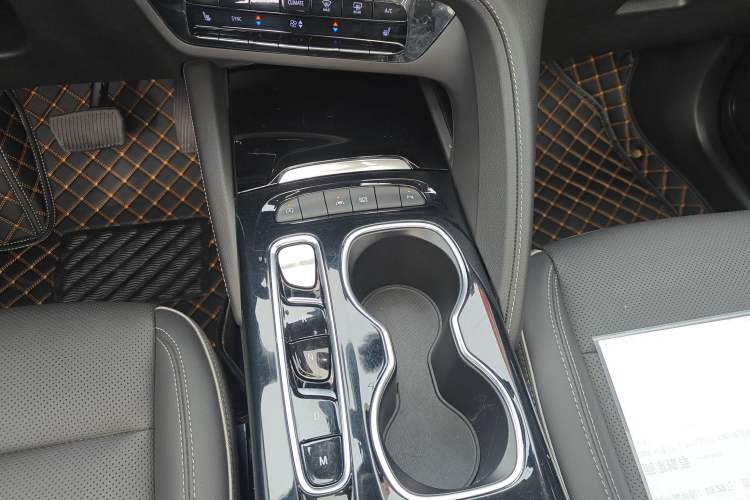 Used Buick Envision 2022 Encore S 652T Two-Wheel-Drive Luxury Model