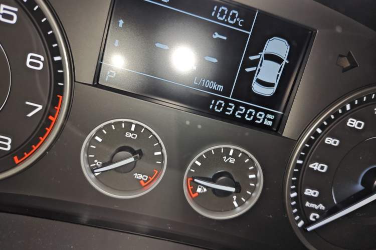 Used BORGWARD BX5 2017 20TGDI Automatic Two-Wheel Drive Pioneer Edition Odometer Close Up