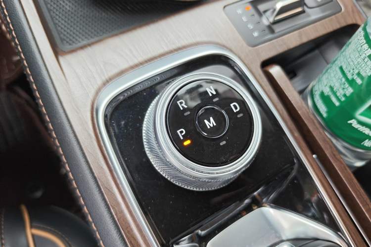 Used Ford Equator 2021 EcoBoost 225 Premier 6-Seater Gear Lever