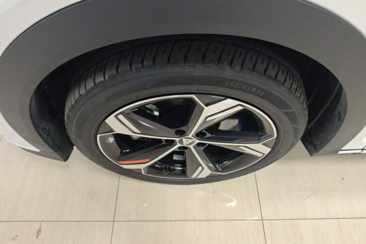 Used Deepal S07 2026 230Ultra with Huawei Qiankun ADS SE Edition Left Front Wheel Hub