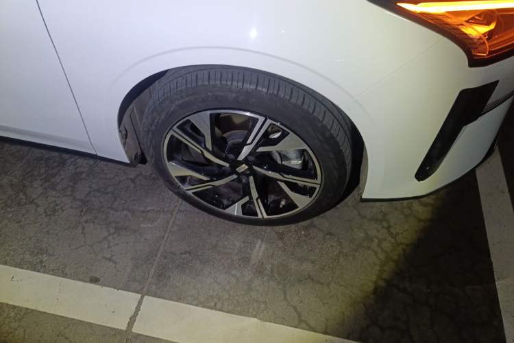 Used Geely Galaxy L6 2023 125km Starship
