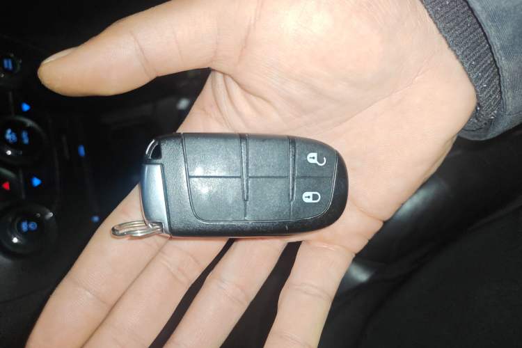 Used Dodge Journey 2013 2.4L Two-Wheel Drive Luxury Version