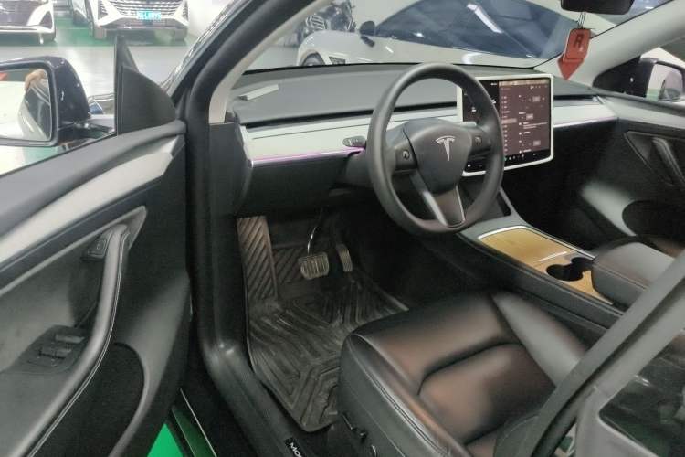 Used Tesla Model Y 2024 Long-Range All-Wheel-Drive Version