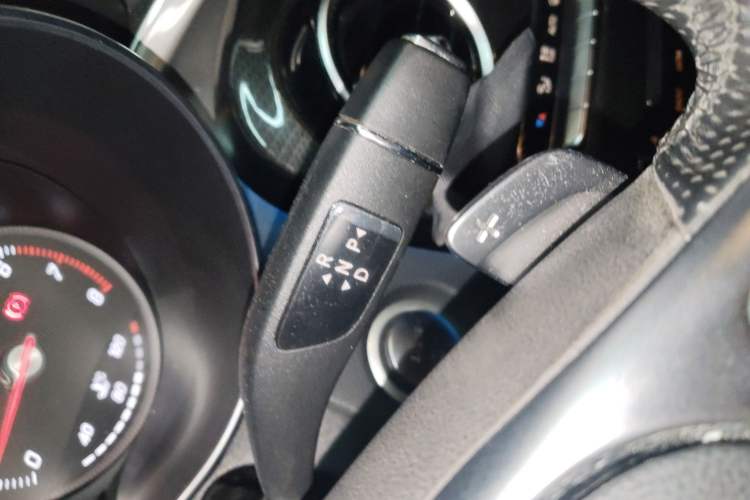 Used Mercedes-Benz C-Class 2017 Restyled C 200 Sport Edition Gear Lever