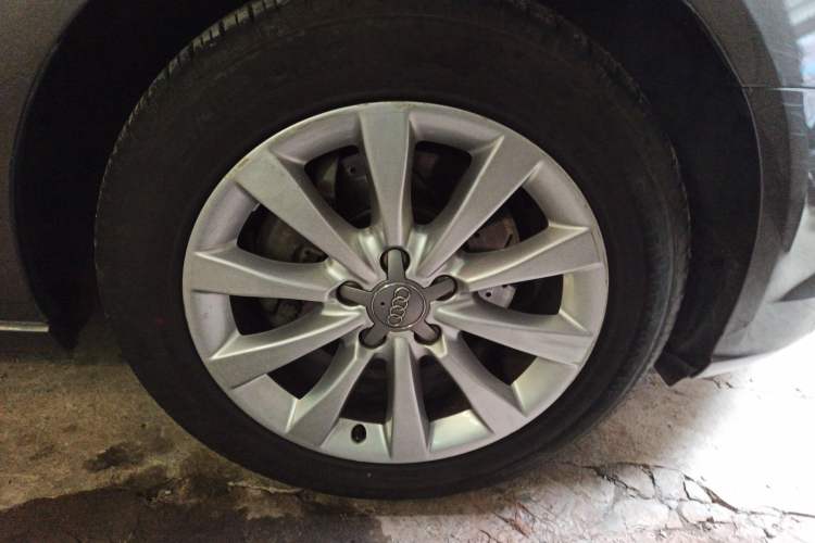 Used Audi A6L 2014 TFSI Standard Model Right Front Wheel Hub