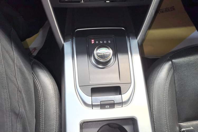 Used Land Rover Discovery Sport 2018 240 PS SE Version Gear Lever