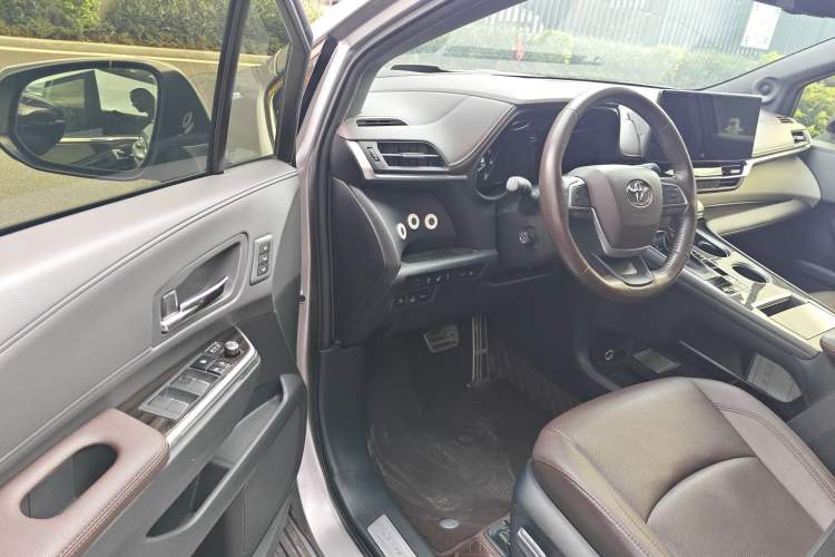 Used Toyota Granvia 2023 2.5L Hybrid Flagship VIP Edition