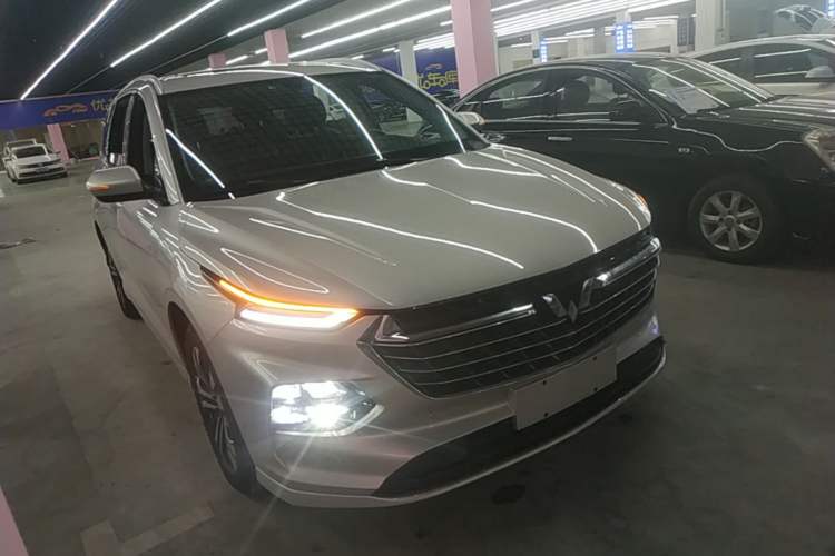 Used Wuling Victory 2020 1.5T CVT Flagship Edition Front Right 45 Deg