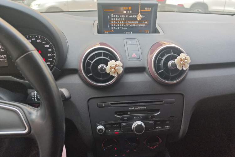 Used Audi A1 2014 30 TFSI Fashion Model Audio And AC Panel