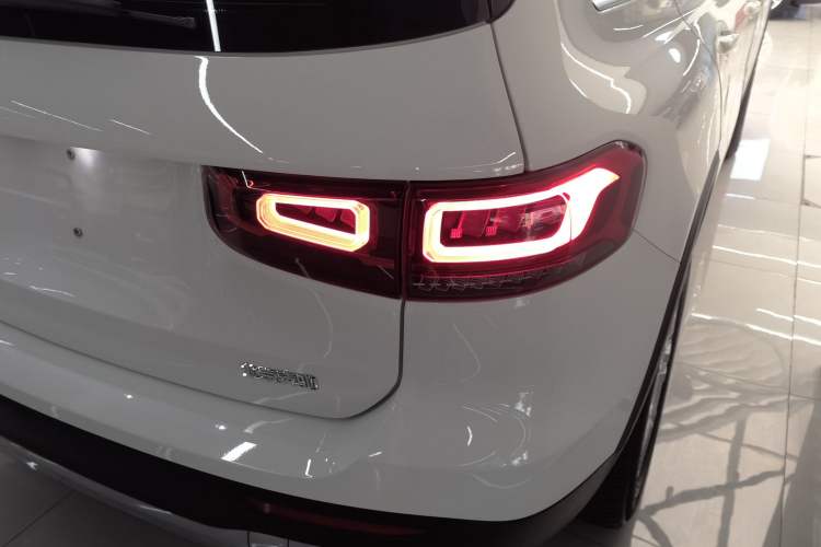 Used Mercedes-Benz GLB 2022 Second Facelift GLB 200 Dynamic Edition Exterior 3