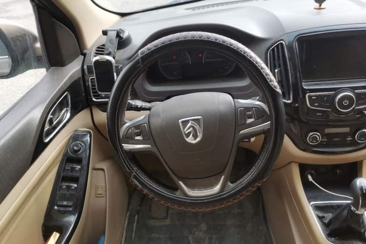 Used Baojun 730 2014 1.5L Manual Luxury Navigation ESP Version 7 Seats