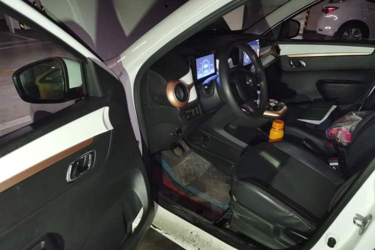 Used Dongfeng NAMMI BOX 2022 Revised Light Wind Edition 201 km Standard Version
