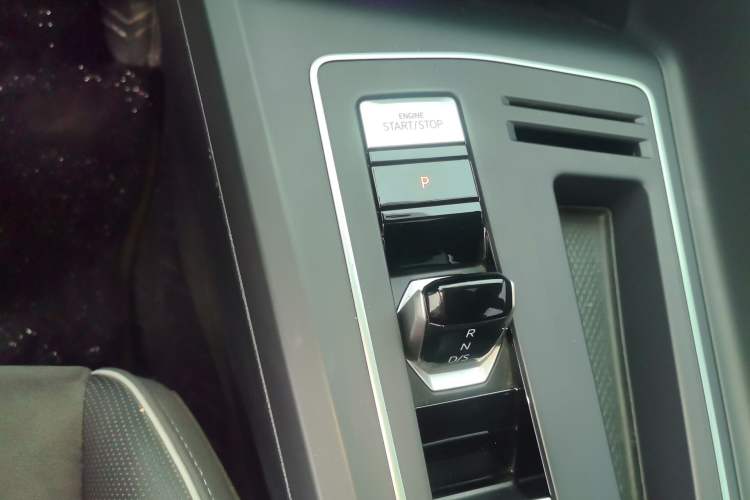 Used Volkswagen Golf 2021 280TSI DSG R-Line Gear Lever