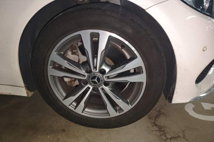 Used Mercedes-Benz C-Class 2018 C 200 L Sport Edition Right Front Wheel Hub