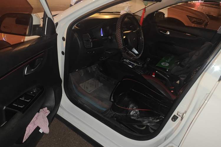 Used Kia KX Cross 2017 1.4L MT GLS
